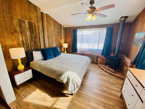 2 chambres, fer et planche à repasser, lit parapluie, Wi-Fi gratuit
