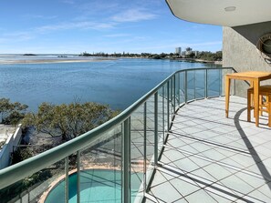 Property grounds - Absolute Waterfront Apartment (Maroochydore)