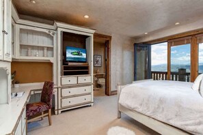 9 bedrooms, iron/ironing board, WiFi, bed sheets