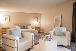 3 habitaciones, escritorio, tabla de planchar con plancha y wifi gratis 