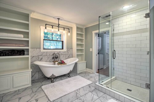 Elegant Savannah Hideaway w/ Private Garden