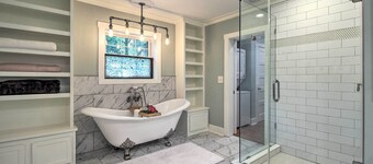 Elegant Savannah Hideaway w/ Private Garden