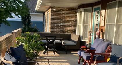 Southern Charm 2 bedroom family suite sleeps 4 located close to Champaign-Urbana
