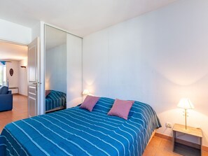 3 bedrooms, travel cot, WiFi, bed sheets