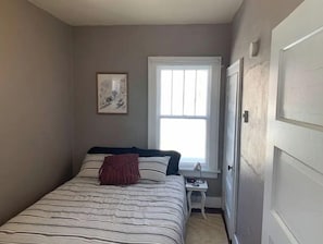 3 bedrooms, WiFi - Entire house for fishing, hunting, or passing by! (Fairfax)