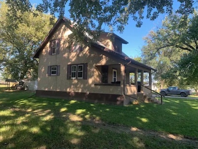 Entire house for fishing, hunting, or passing by!