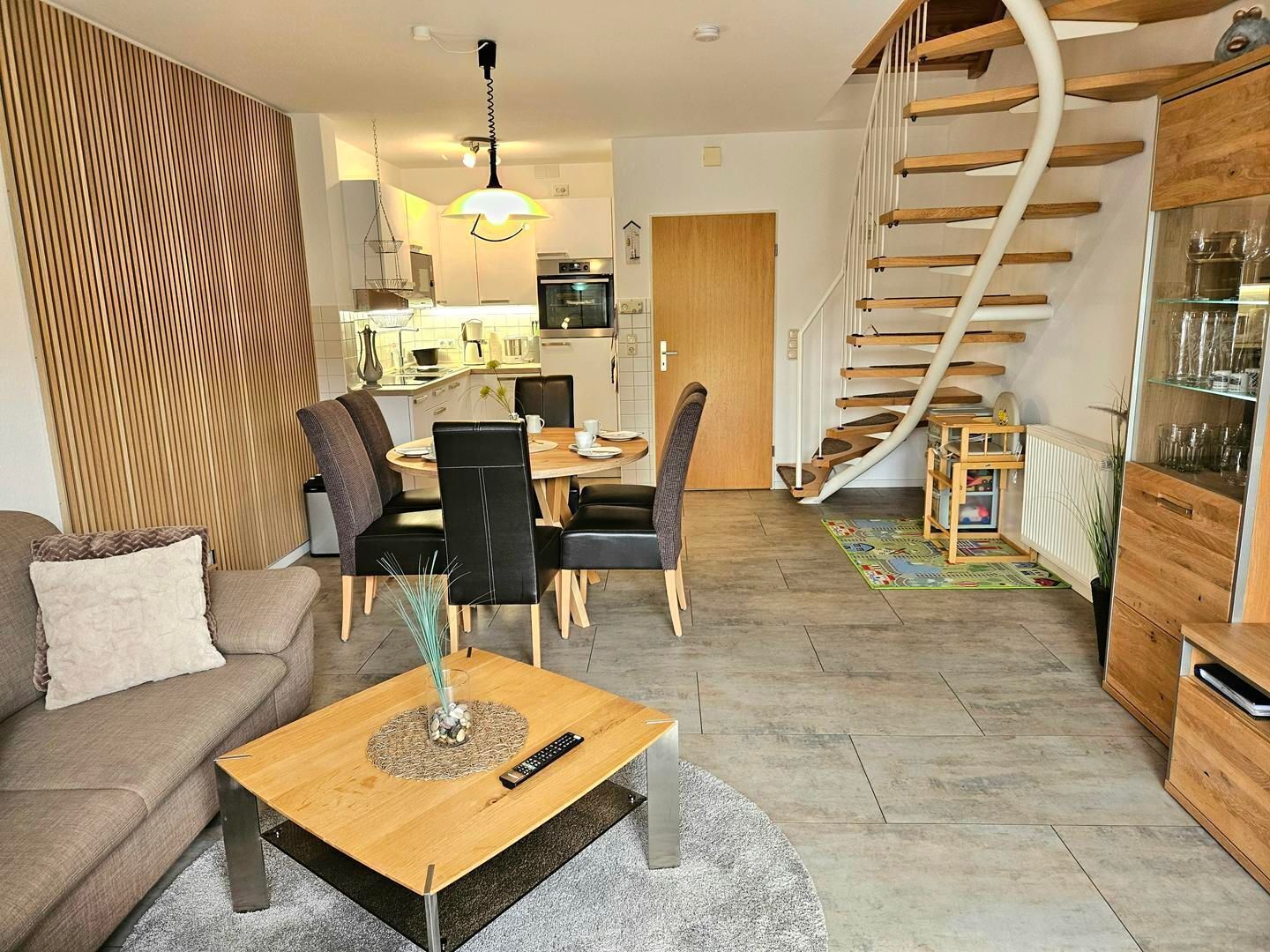 Una televisión, un reproductor estéreo