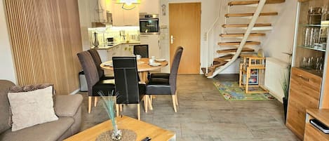 Una televisión, un reproductor estéreo