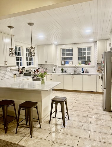 Family home 1 mi from downtown Opelika & 6.7 mi from Jordan-Hare