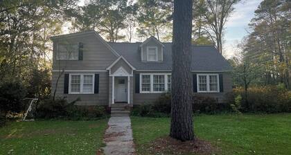 Family home 1 mi from downtown Opelika & 6.7 mi from Jordan-Hare