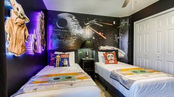6 bedrooms, desk, iron/ironing board, travel crib
