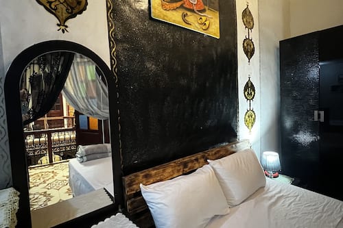 Chambre Tradition | Décoration personnalisée, Wi-Fi gratuit, draps fournis
