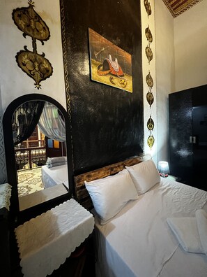 Traditional Room | Individually decorated, free WiFi, bed sheets - RIAD ABQARI YOUSSEFI (Fes)