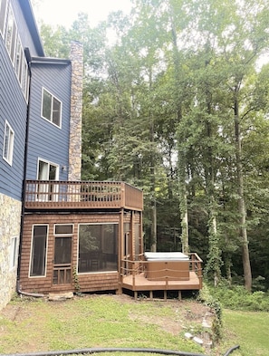 Property grounds - Lake front home away from home (Charlotte)
