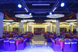 Indoor wedding - Xiyan International Hotel (Huining)