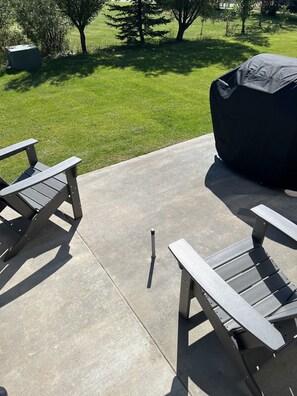 Terrace/patio - Family getaway with hot tub! Close to Grand Targhee, hiking, fishing, Driggs (Driggs)