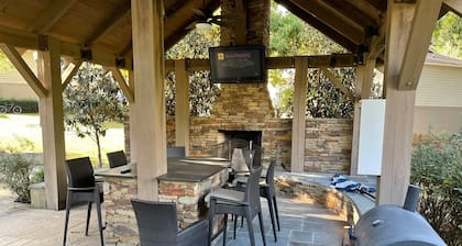 Oxford Ole Miss Condo Walking Distance To Pool, Gym, Campus And Square!