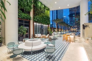 Rooftop terrace - Suites at SLS LUX Brickell managed by CE (Miami)