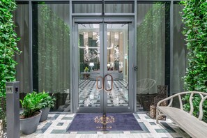 Reception - Suites at SLS LUX Brickell managed by CE (Miami)