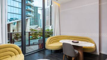 55-吋平面電視、有線頻道、電視