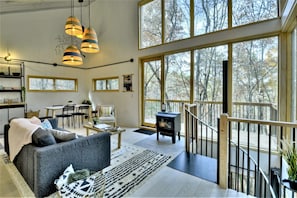 TV - Modern Mtn Cabin, Private, Fire Pit (Morganton)