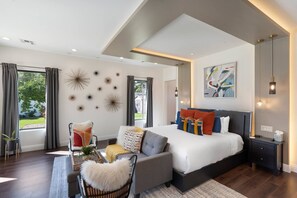 4 bedrooms, desk, iron/ironing board, travel cot