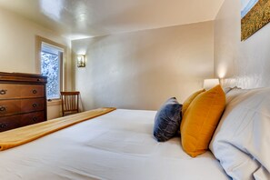 2 bedrooms, iron/ironing board, travel crib, free WiFi