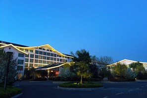 Unclassified image, 5 of 40, button - Sunwu Hot Spring International Hotel (Huimin)