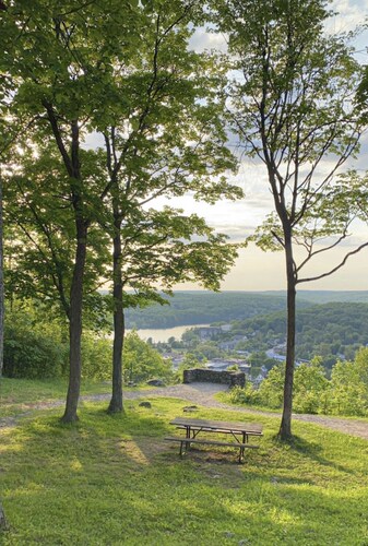 Winter getaway, Hot Tub, Sauna, EV Charger