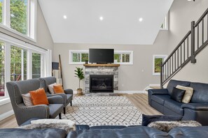 Smart TV, chimenea, videojuegos y tenis de mesa 