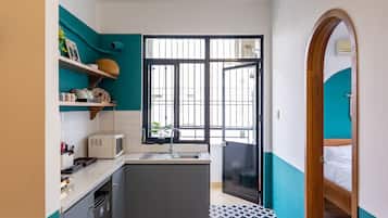 Fridge, microwave, stovetop, electric kettle
