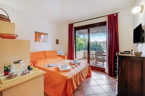 TV - Il Borgo 16/12 600m From The Beach, Porto San Paolo, Italy (Porto San Paolo)