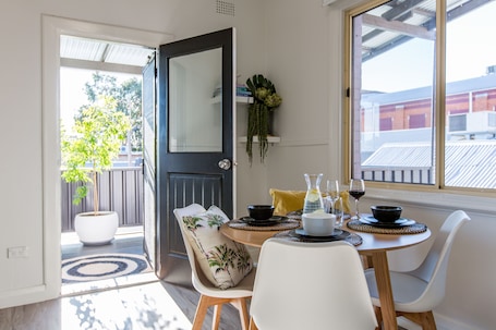 Family Apartment, 4 Bedrooms | In-room dining