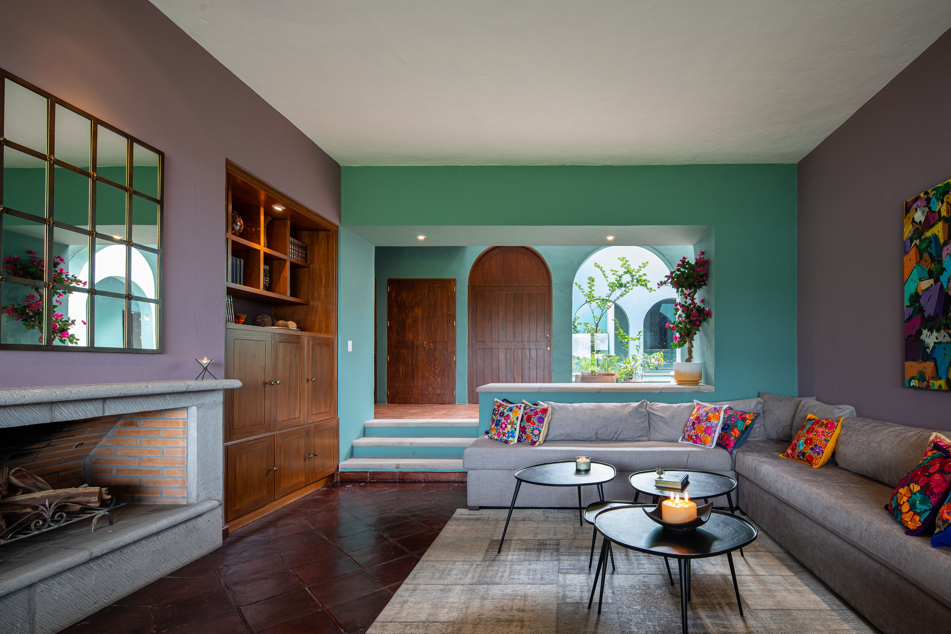 Villa superior | Área de sala de estar | Smart TV de 50 pulgadas con canales por cable, televisión y Netflix 