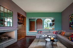 Superior villa | Woonruimte | Een 50-inch smart-tv met kabelzenders, televisie en Netflix