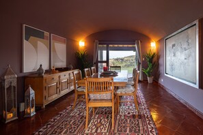 Superior Villa | Dining room