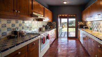 Refrigerador, horno, parrilla de estufa y lavavajillas