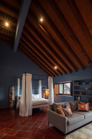 Design Room | Egyptian cotton sheets, premium bedding, memory foam beds - Balcones 5BR Villa | Weddings | Stunning Views (San Miguel de Allende)