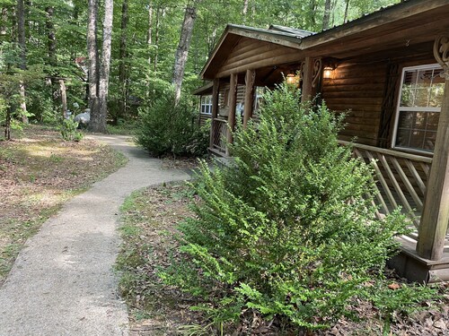 Charming & Pet Friendly! Cabin in Iuka MS- near JP Coleman State Park
