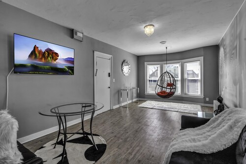 ⭐FUN 3D Wall, HANGING SWING. ALLENTOWN, NEAR EVERYTHING!⭐