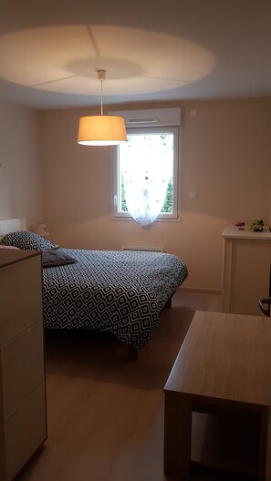 1 habitación y ropa de cama 