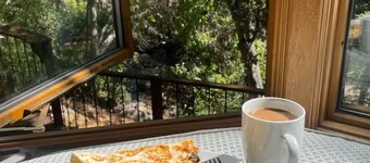 Riverfront Retreat + Spa • Private Deck • Game Room • View — Close to Sequoia NP