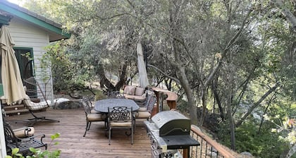 Secluded Riverfront Moon River Retreat- Spa/ Hot tub, Game Room, Gym