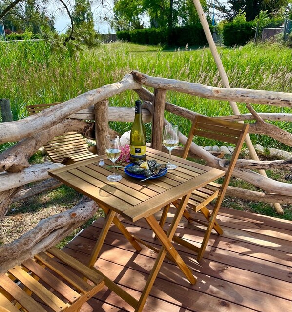 Outdoor dining - 2 Indian tent in the middle of nature 700 m from the beach (Le Verdon-sur-Mer)