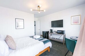 1 bedroom, WiFi - Fillmore Lodge:Comfortable Queen Room - Best Price (Fillmore)