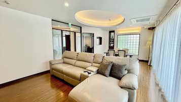 Executive Suite, Non Smoking | Free WiFi, bed sheets