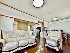 Free WiFi, bed sheets - Hotel Tenshi-Kan Kumoji (Naha)