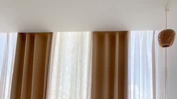 1 habitación, tabla de planchar con plancha, wifi gratis y ropa de cama