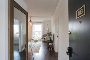 1 habitación, tabla de planchar con plancha, wifi gratis y ropa de cama 