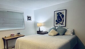 3 habitaciones, tabla de planchar con plancha y cuna de viaje 